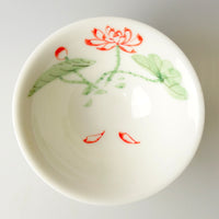 Detailansicht Lotus chinesische Teeschale aus Keramik mit handbemaltem Design